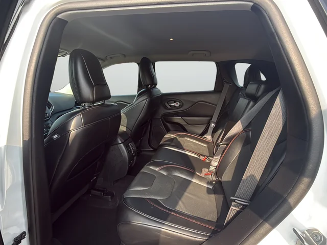 Used 2021 White Jeep Trailhawk image 18