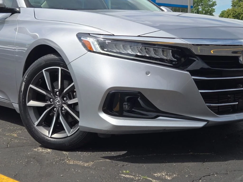 Used 2022 Silver Honda EX-L image 3
