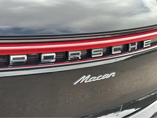 2023 Porsche Macan T - Photo 14
