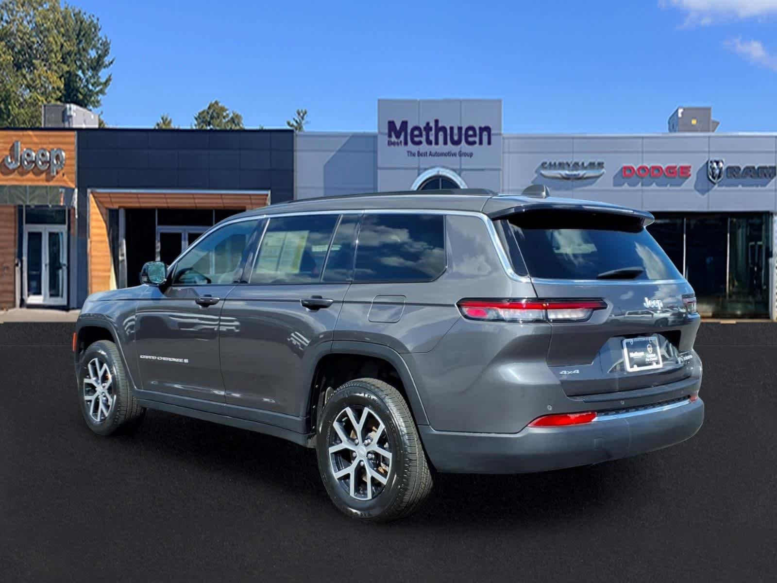 Used 2024 Baltic Gray Metallic Clearcoat Jeep Limited image 7