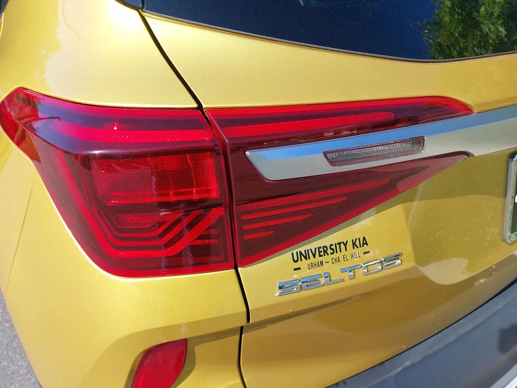 Used 2021 Yellow Kia S image 31
