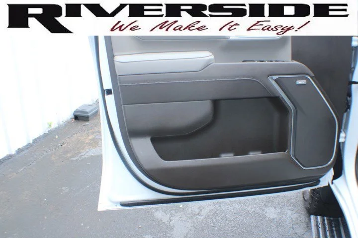 Used 2025 Summit White Chevrolet LTZ image 6