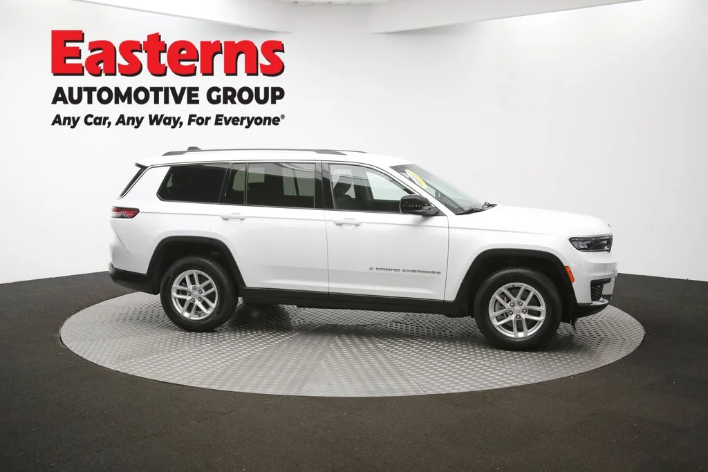 Used 2023 White Jeep Laredo image 47