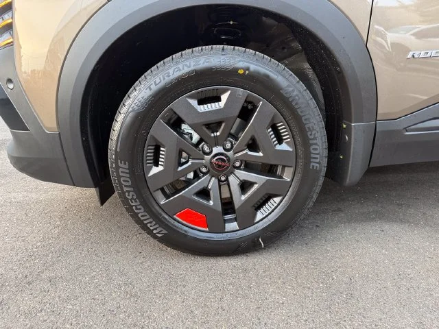 New 2027 Canyon Bronze Metallic/Super Black Nissan SV image 26