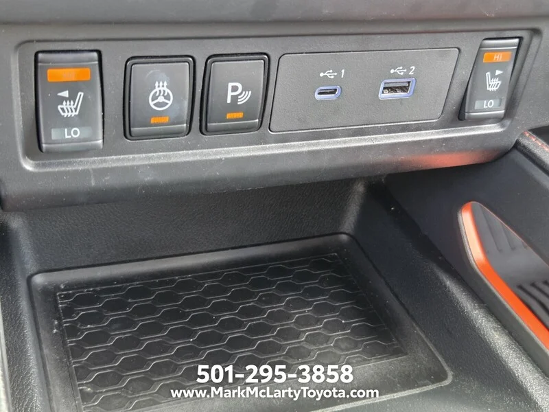 Used 2023 Glacier White NISSAN CREW CAB 4X4 PRO-4X AUTO image 21