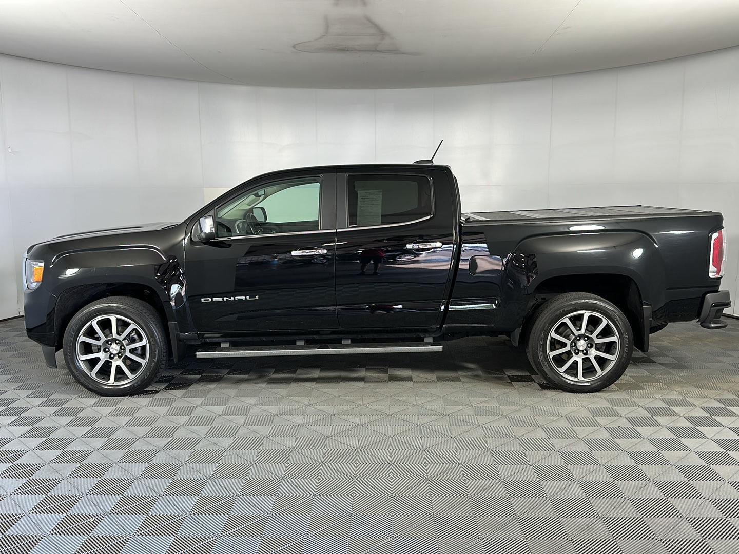 Used 2022 Onyx Black GMC 4WD Denali image 5