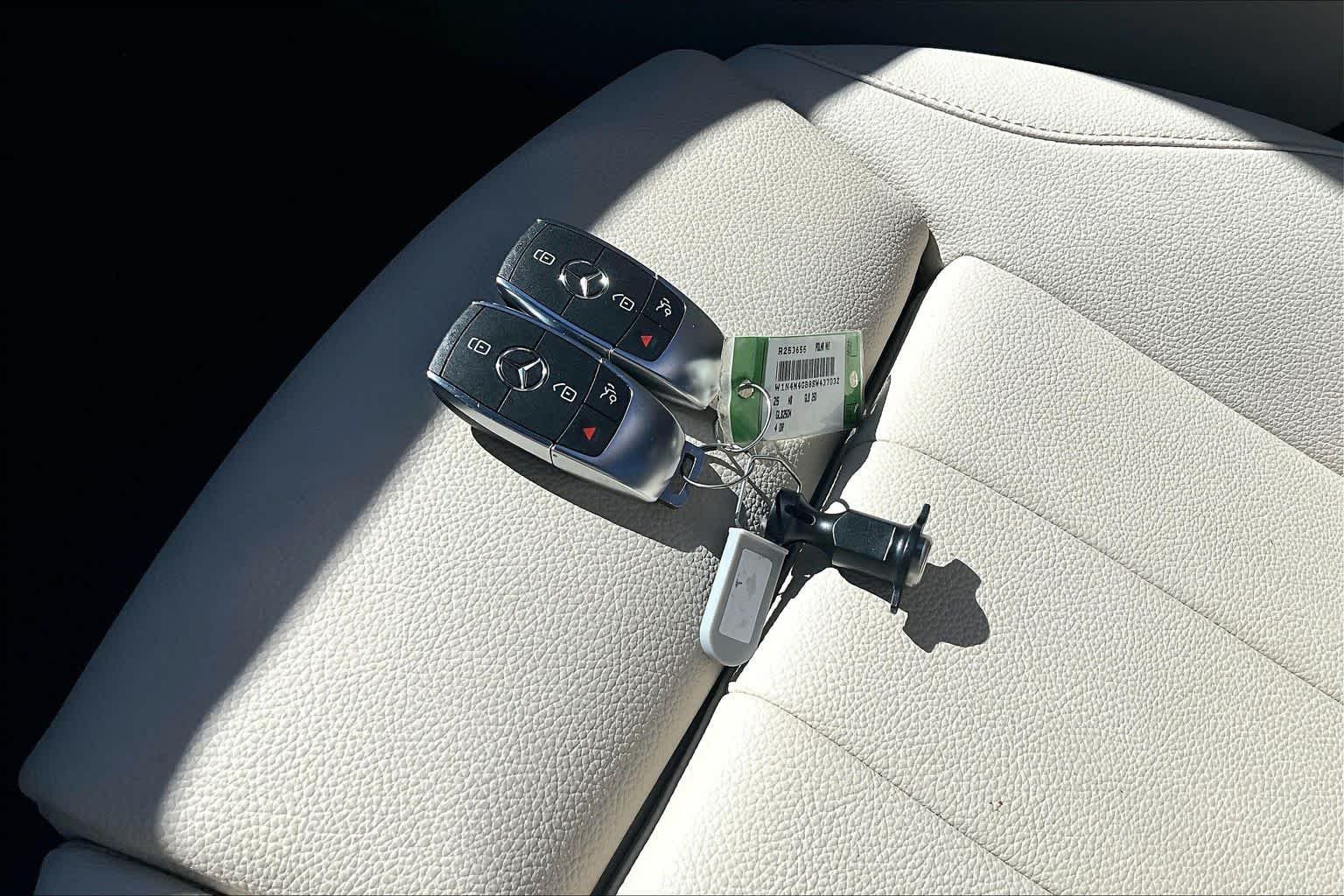 Used 2025 Polar White Mercedes-Benz GLB 250 image 14