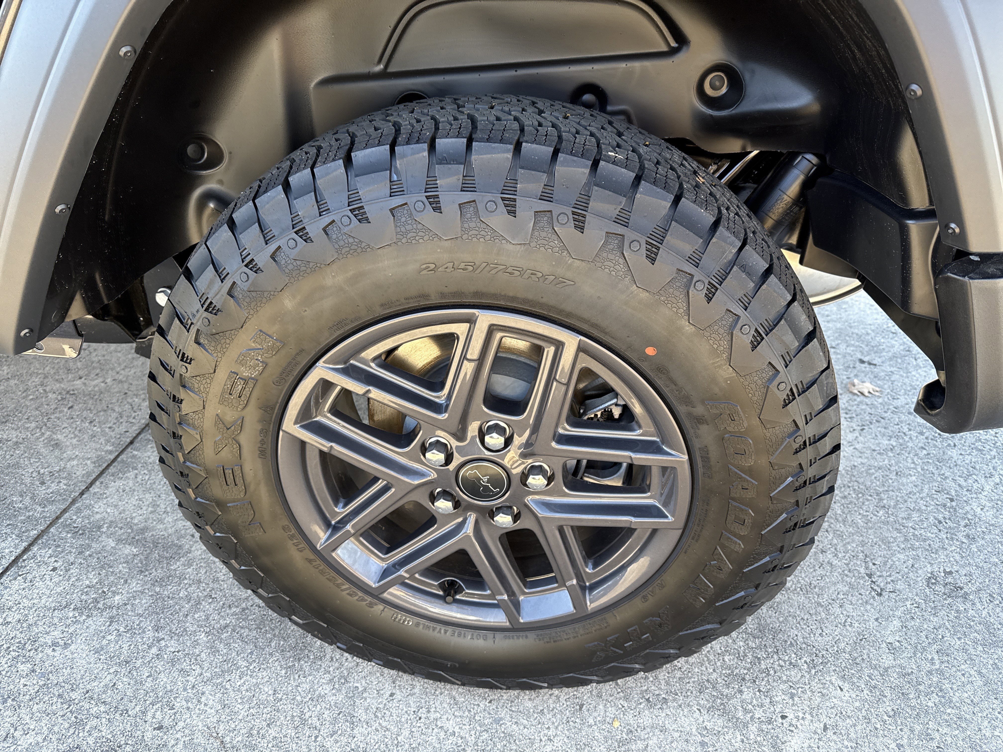 New 2026 Granite Crystal Metallic Clear-Coat Exterior Paint Jeep Sport S image 21