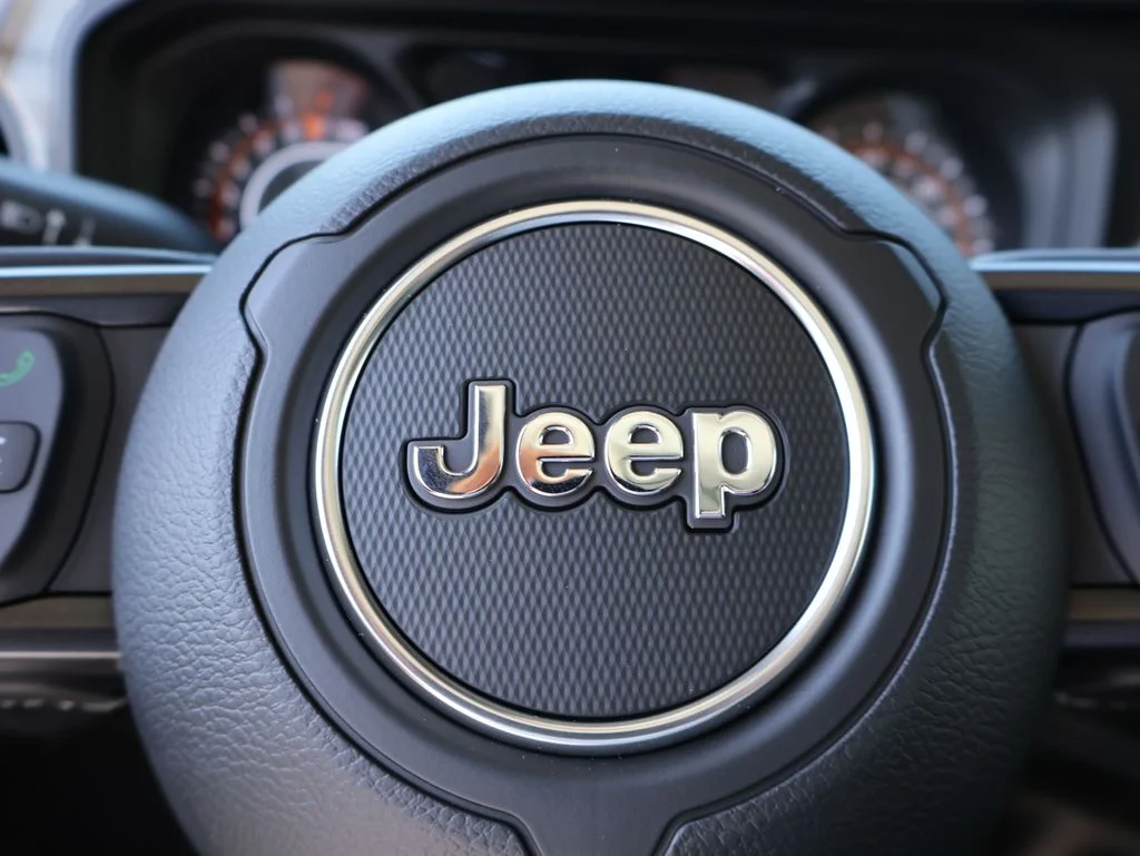 New 2026 Bright White Clear-Coat Exterior Paint Jeep 85th Anniversary Edition image 26