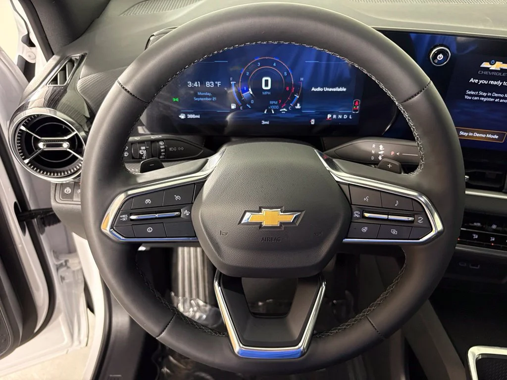New 2027 Summit White Chevrolet LT image 19