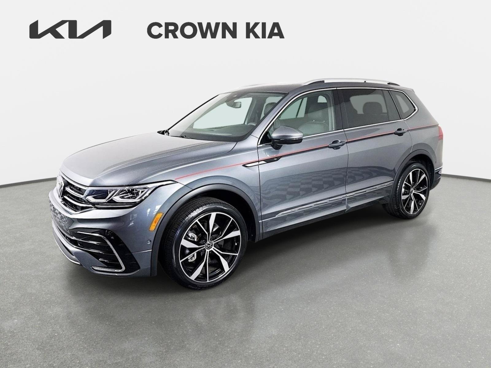 Used 2024 Gray Volkswagen SEL R-Line image 1