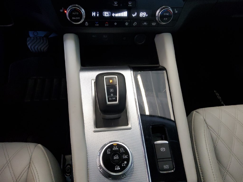 Used 2024 Black Mitsubishi SEL image 28