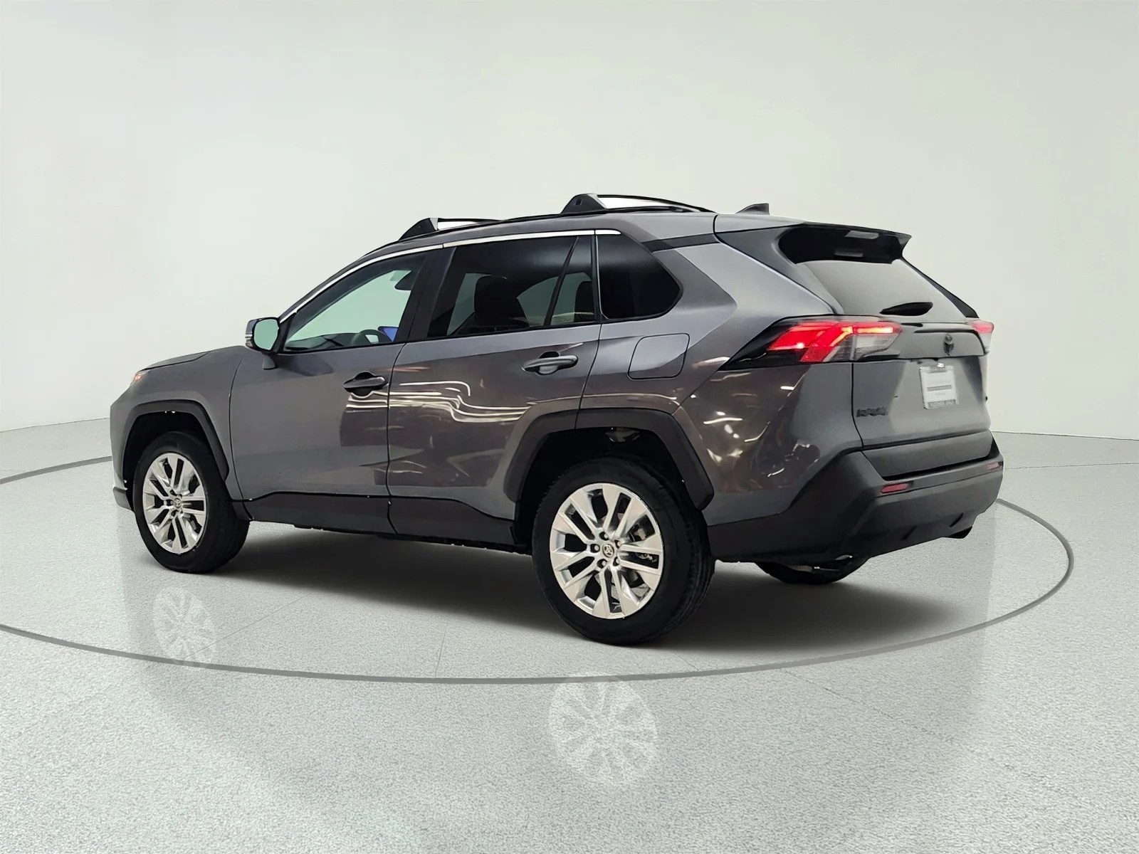Used 2025 Magnetic Gray Metallic Toyota XLE Premium FWD (Natl) image 7