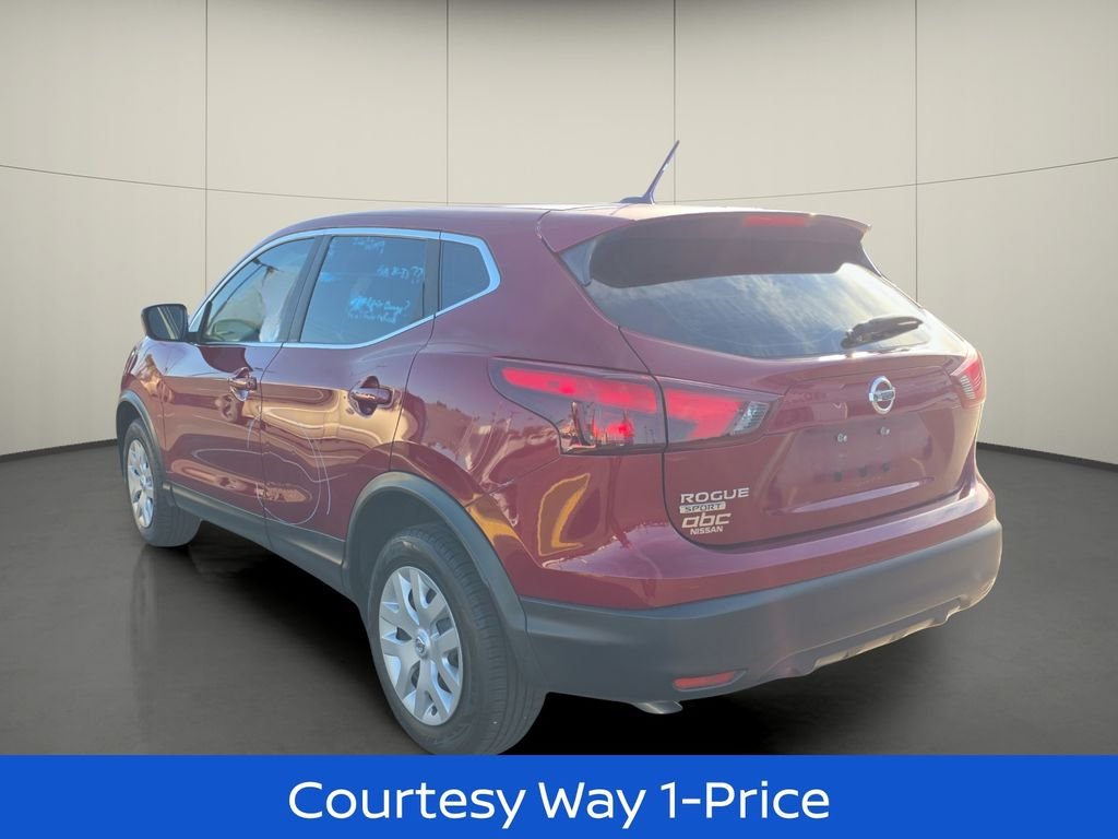 Used 2019 Red Nissan S image 7