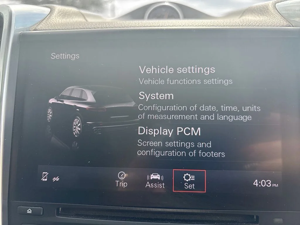 Used 2017 White Porsche Base image 38