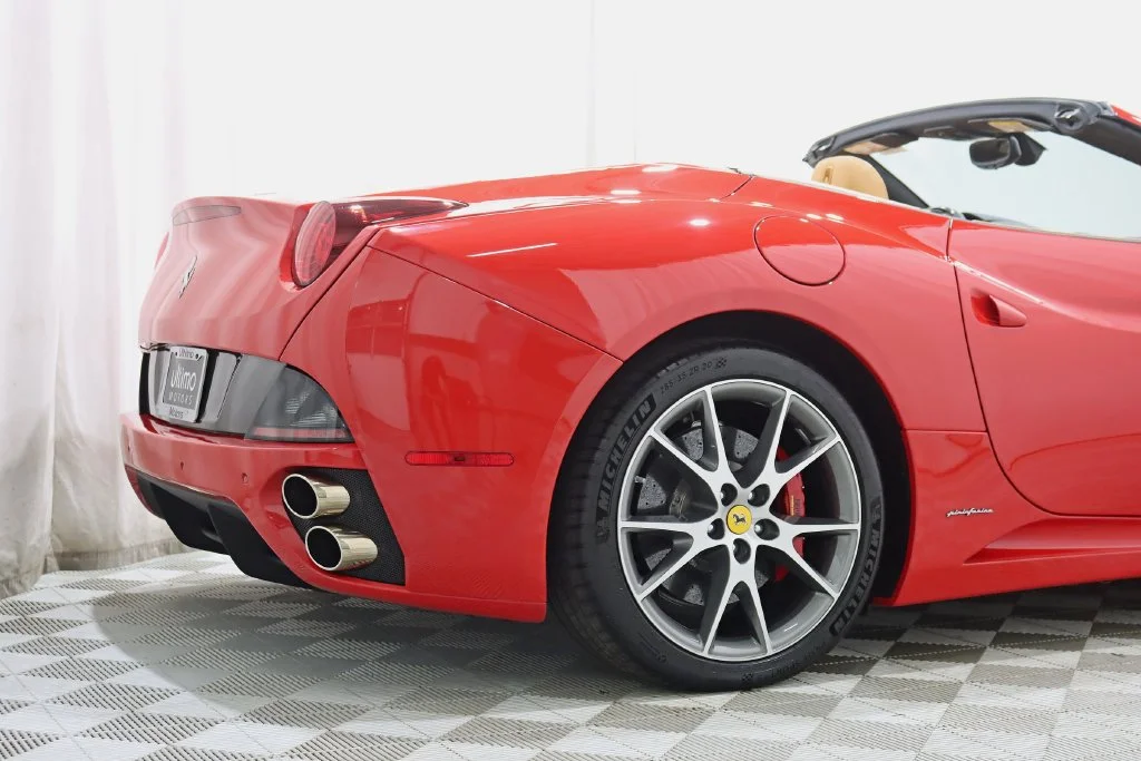 Used 2012 Red Ferrari Base image 10