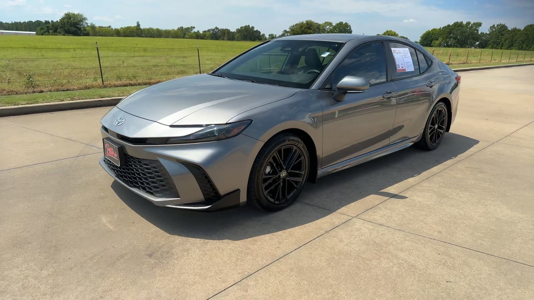 2025 Toyota Camry SE photo 4