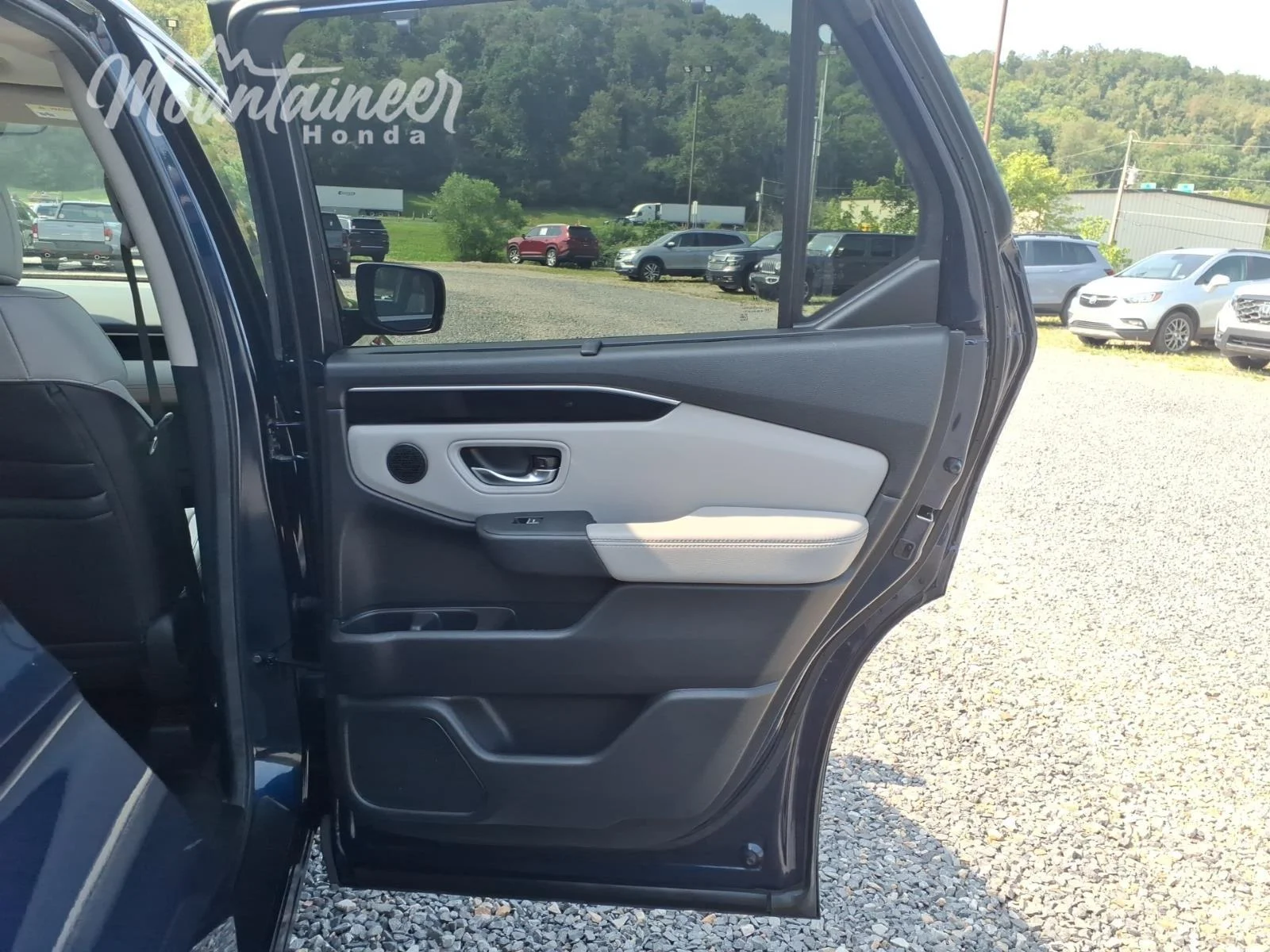 Used 2025 Obsidian Blue Pearl Honda Touring image 20