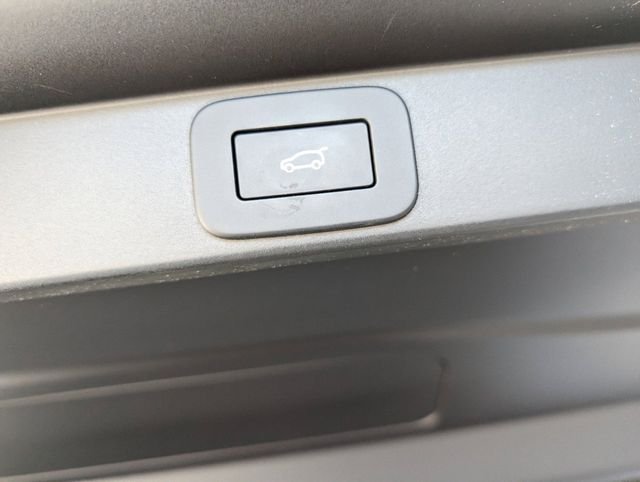 Certified Used 2023 Silver Land Rover SE image 18