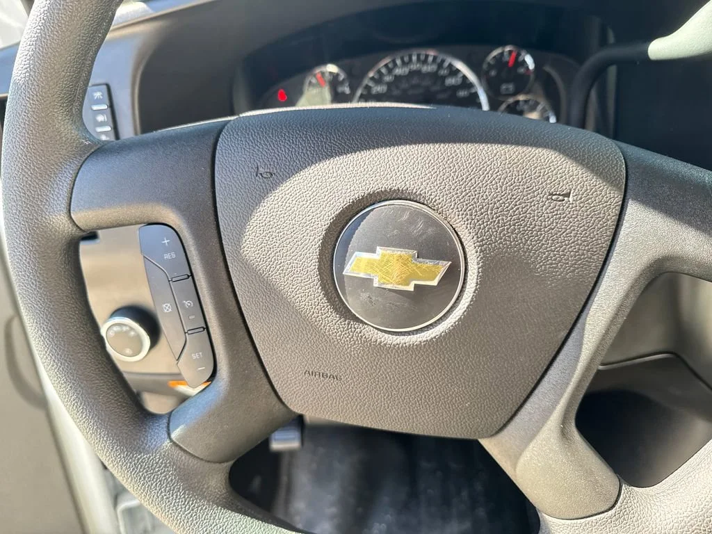 New 2026 Summit White Chevrolet 1WT image 16