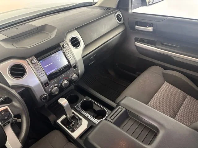 Used 2015 Silver Toyota SR5 image 29