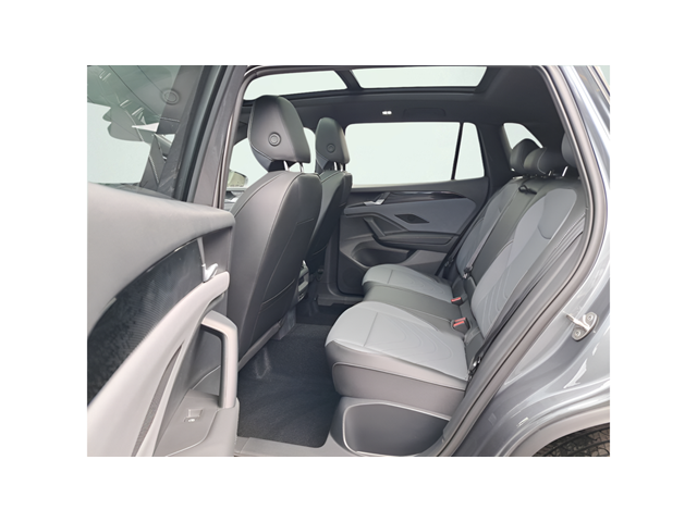 2025 Volkswagen Tiguan SE R-LINE BLACK - Photo 12
