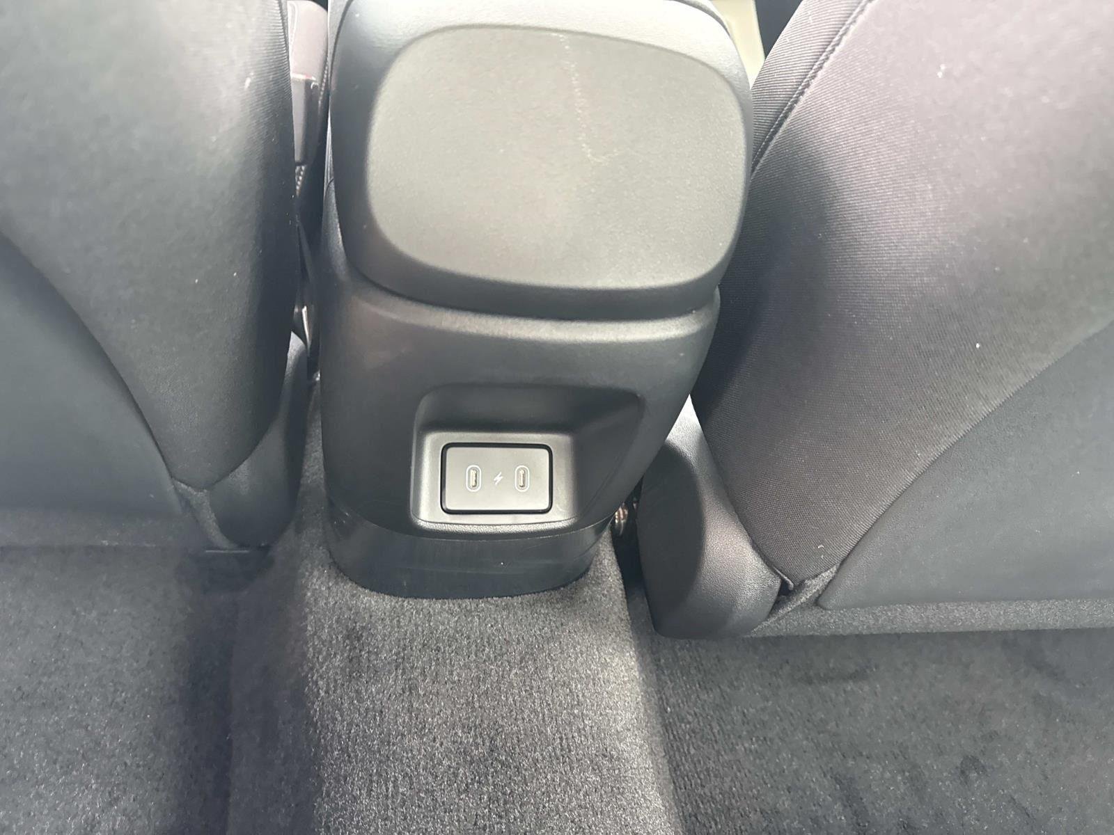 Used 2026 Fluid Metal Hyundai SE image 21