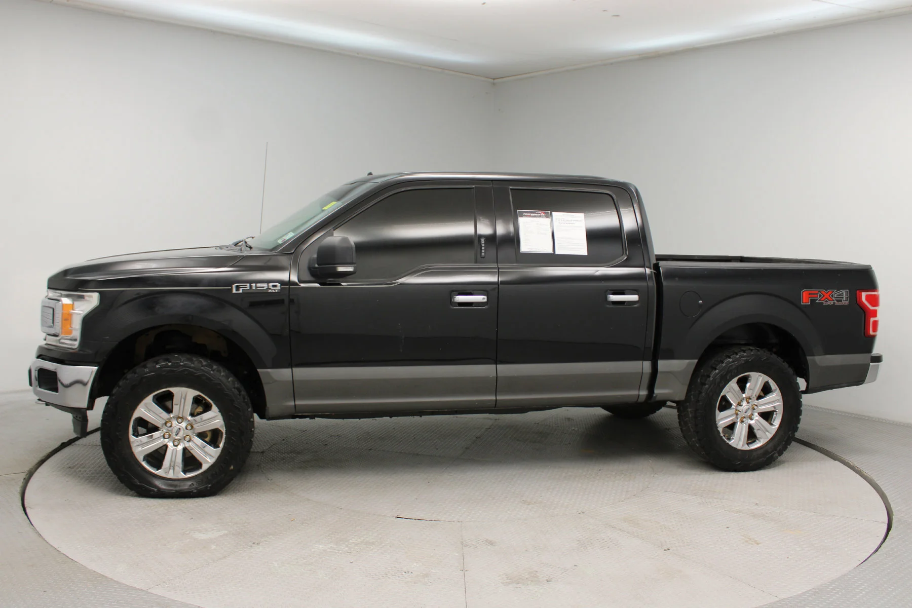 Used 2018 SHADOW BLACK Ford XLT 4X4  SUPER CREW BOX 4X4 image 34