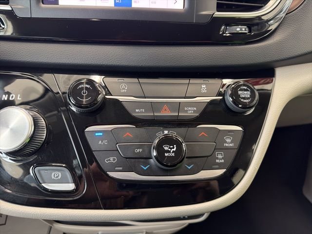 Used 2023 Silver Chrysler LX image 23
