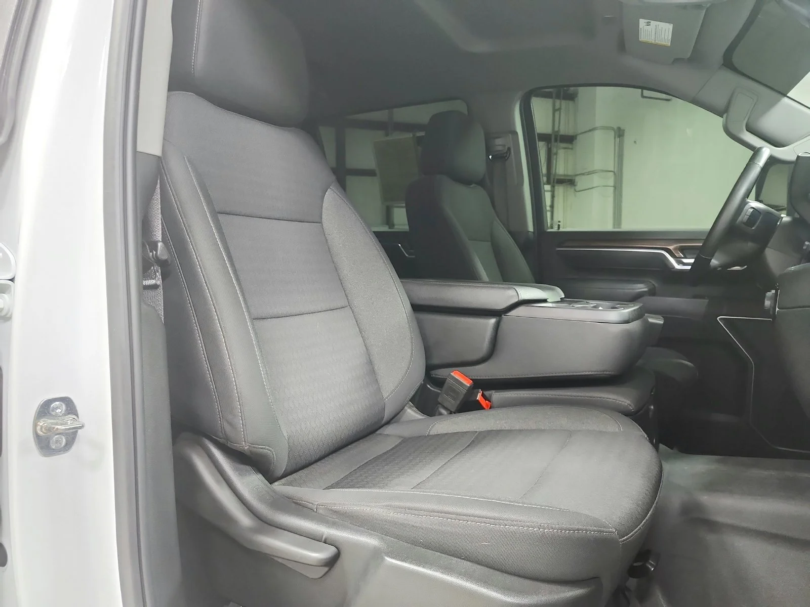 Used 2025 White Chevrolet LT image 35