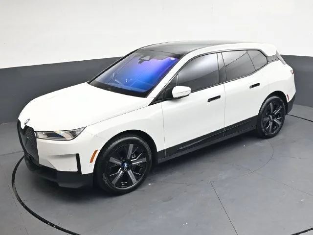 Certified Used 2024 White/off-white BMW xDrive50 image 27