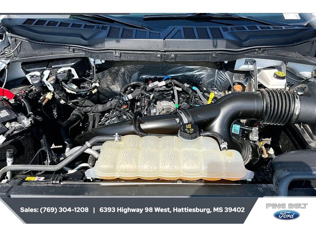 Used 2025 Oxford White Ford XLT image 8