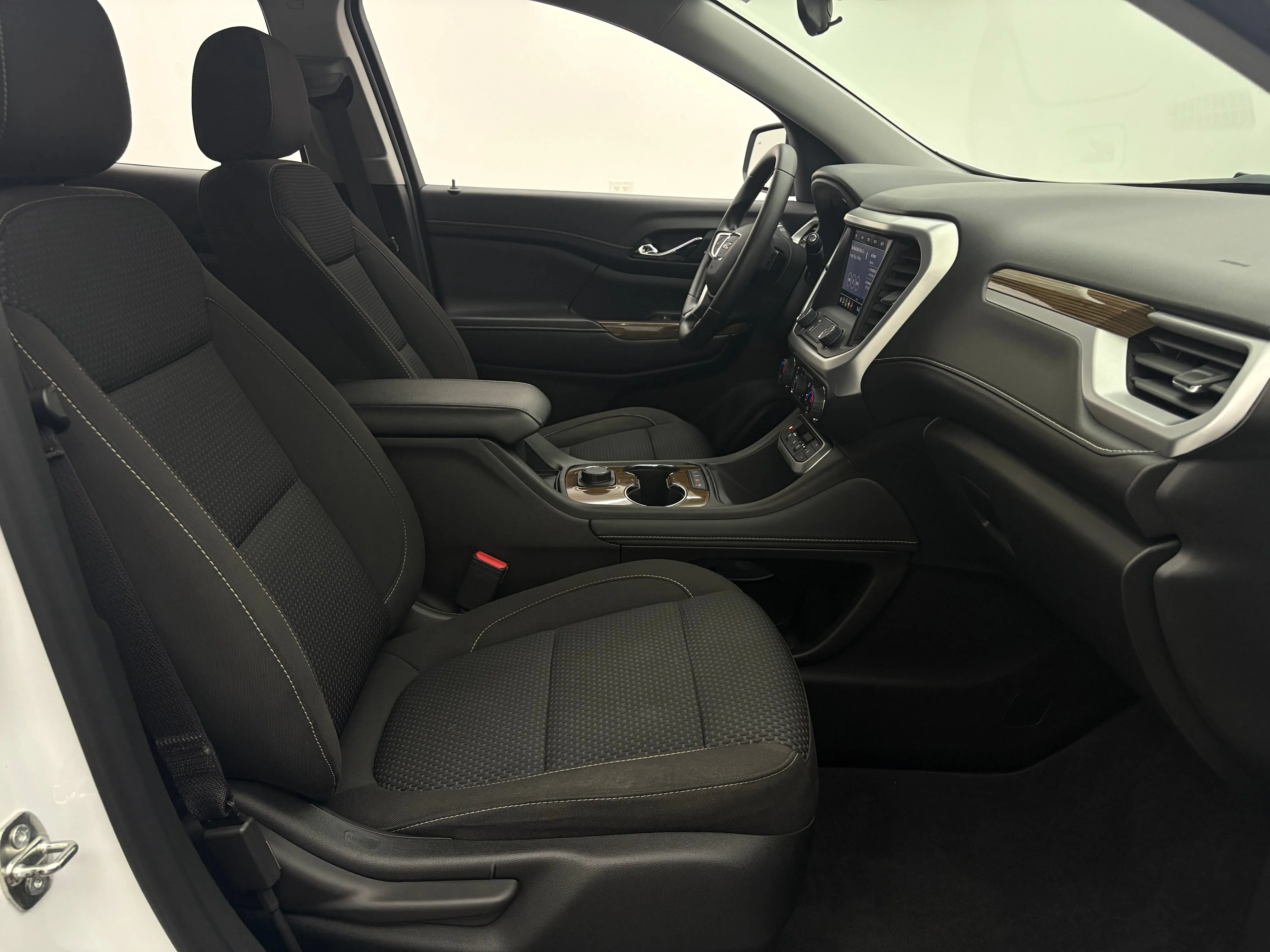 Used 2023 Summit White GMC SLE image 30