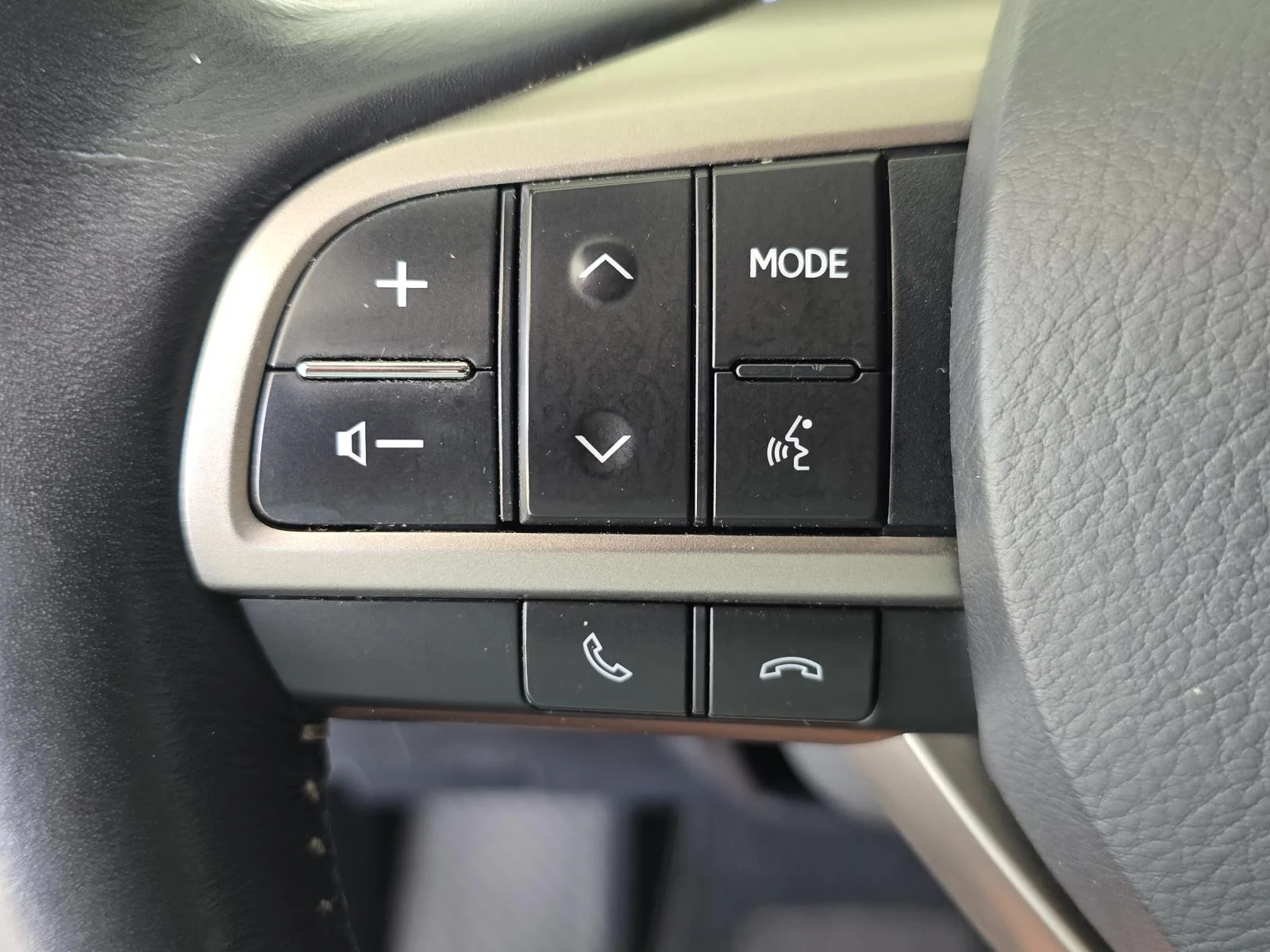 Used 2020 White Pearl Lexus 350L image 29
