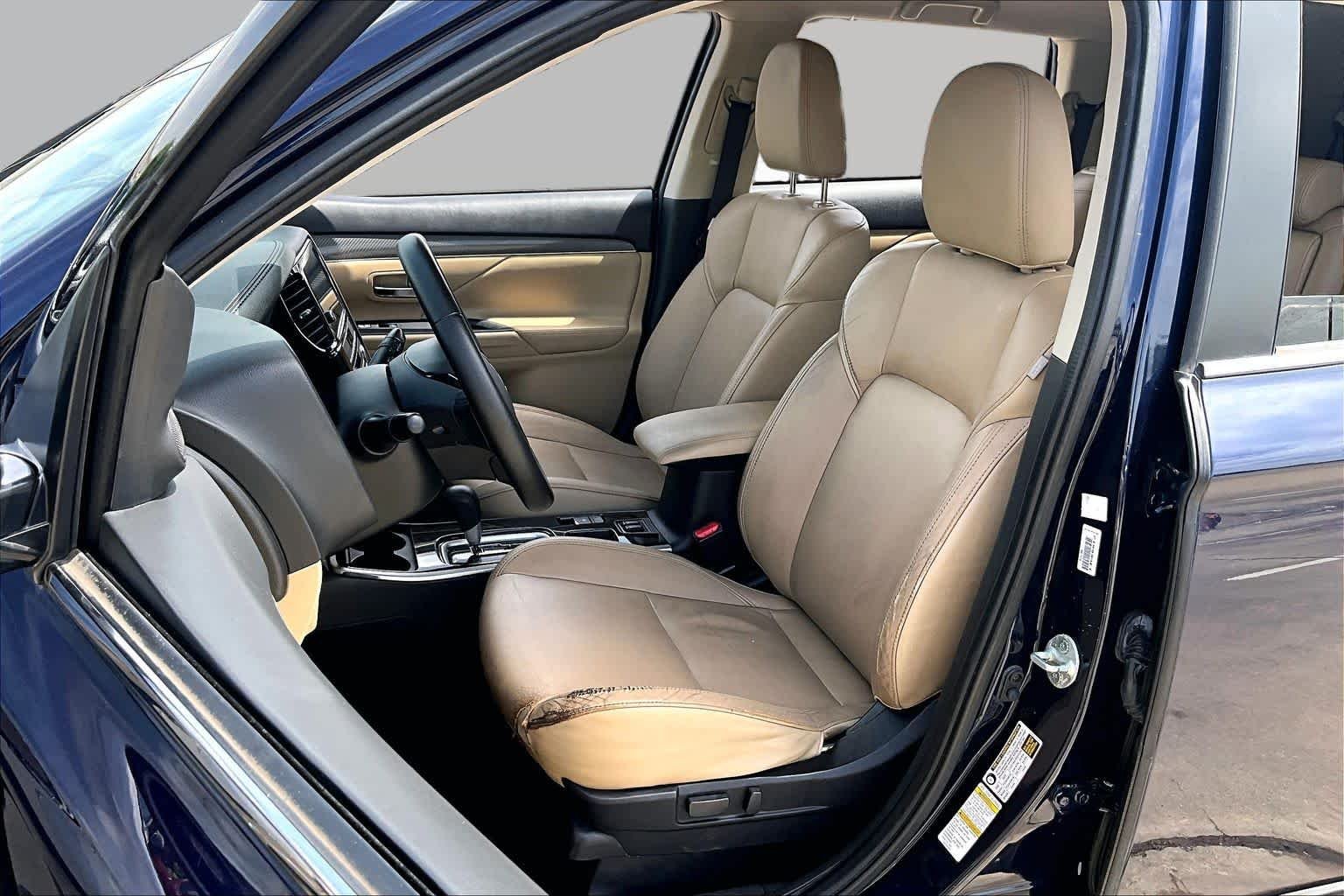 Used 2019 Cosmic Blue Metallic Mitsubishi SEL image 8