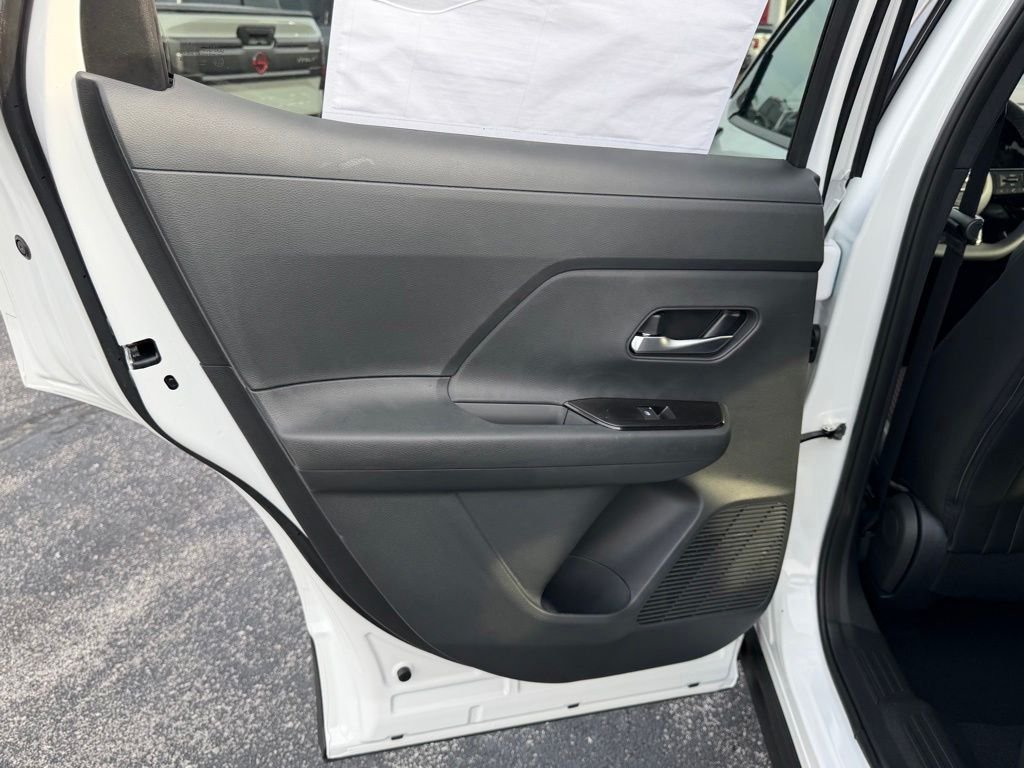 New 2026 Aspen White TriCoat / Super Black Two-tone Nissan SR image 15