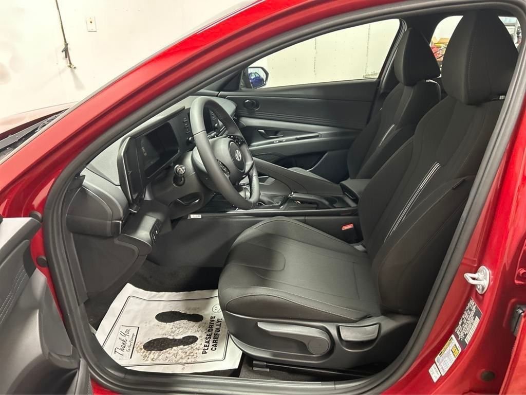 Used 2025 Red Hyundai SEL Sport image 19