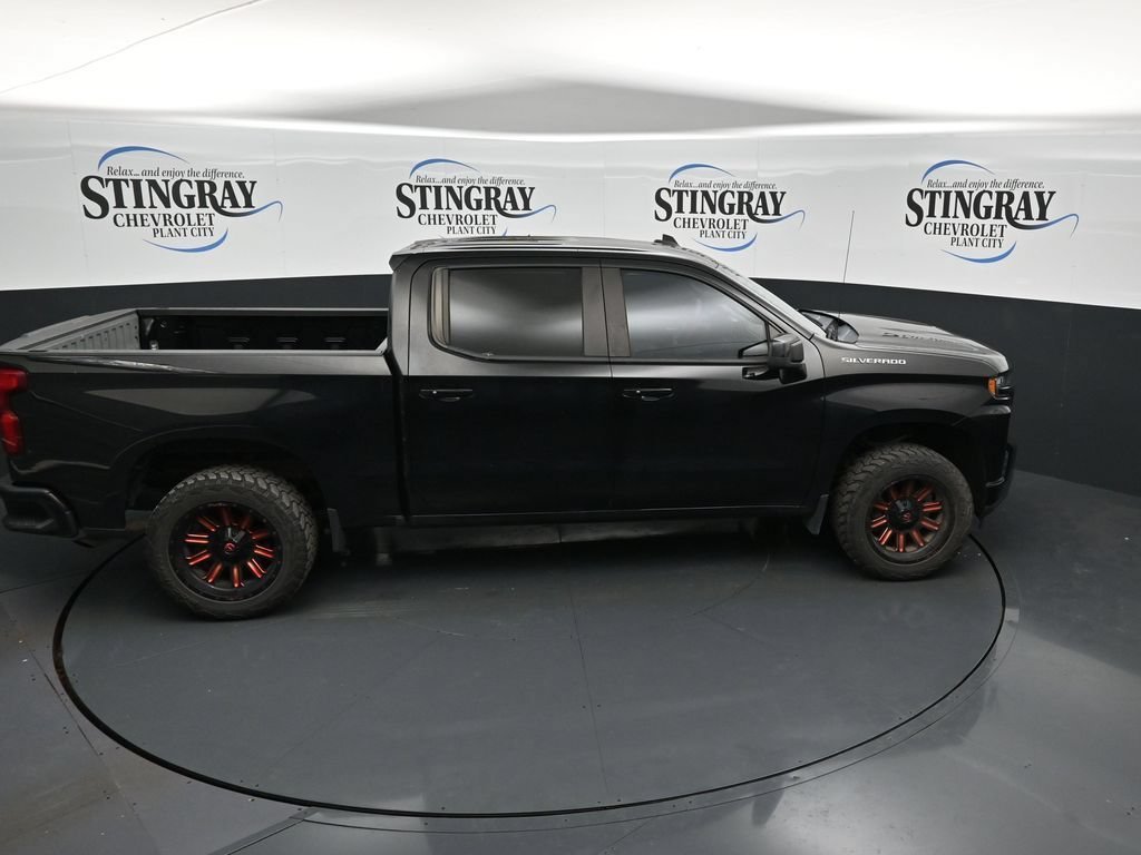 Used 2019 BLACK Chevrolet RST image 25