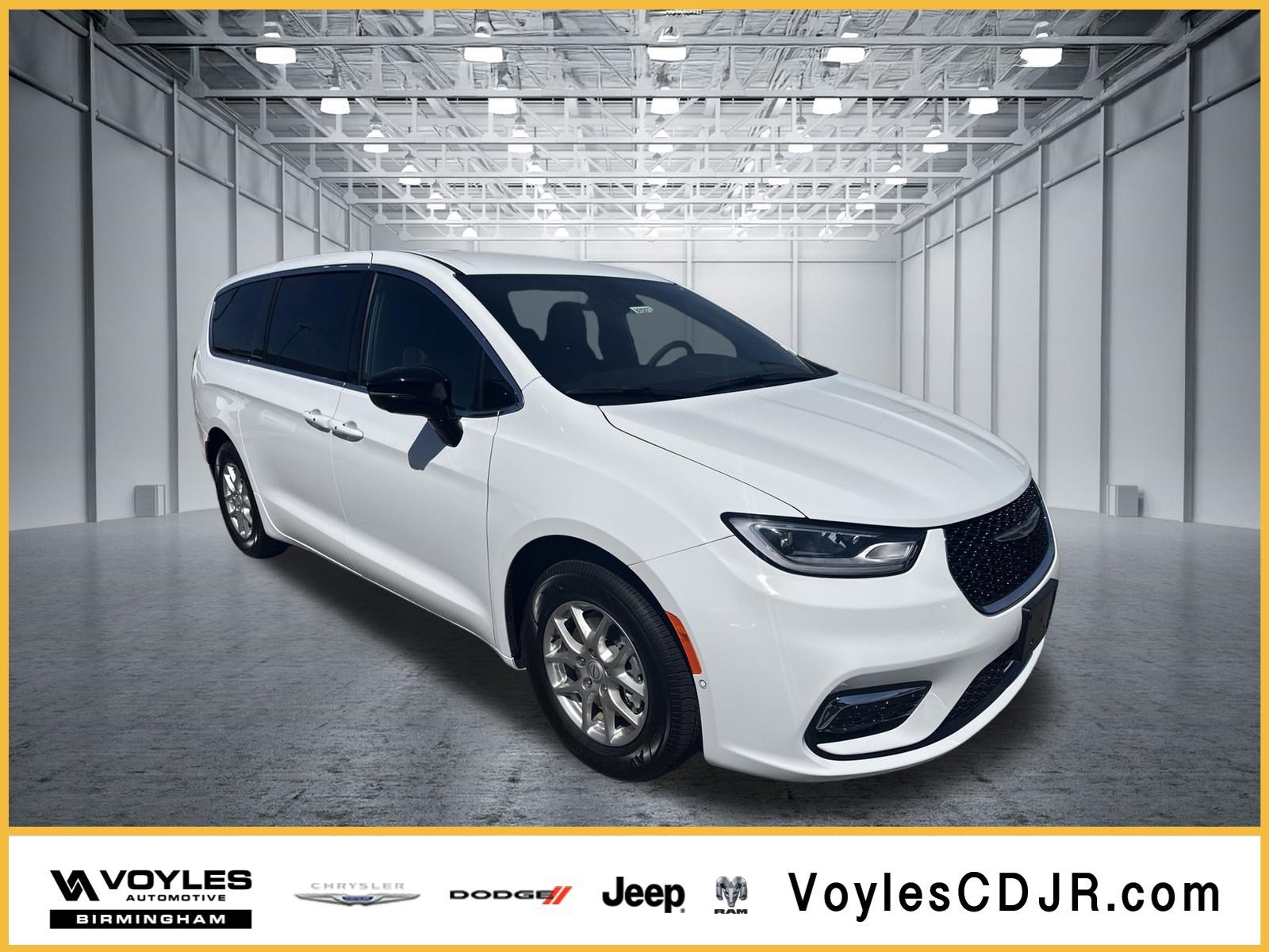 2026 Chrysler Pacifica Select's photo