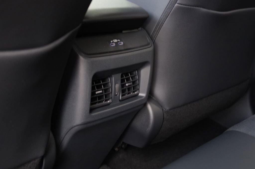 2026 Toyota C-HR XSE - Photo 17