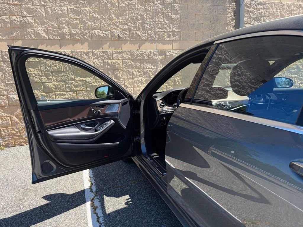 Used 2019 Gray Mercedes-Benz S 560 image 10
