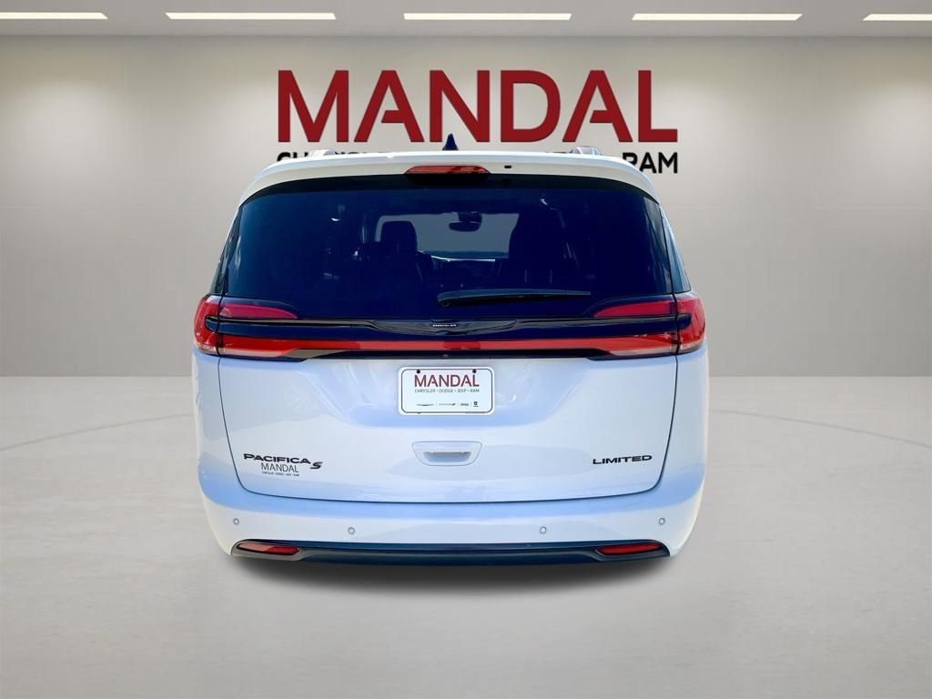Used 2025 White Chrysler Limited image 7
