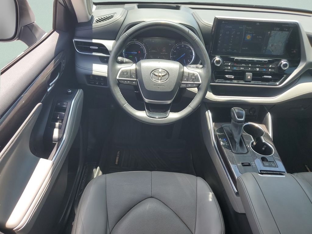 Used 2022  Toyota Platinum image 12