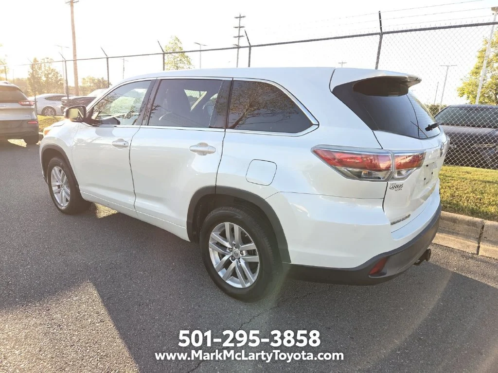 Used 2015 White Toyota LE image 6