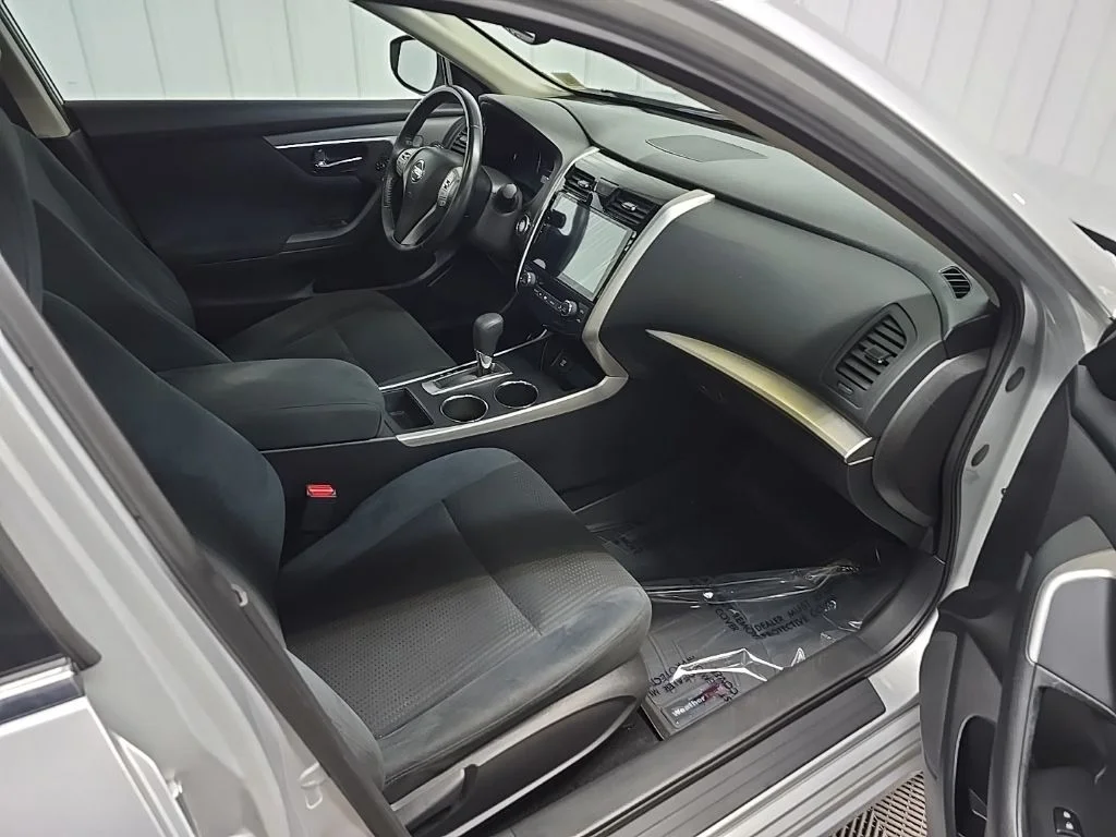Used 2015 Silver Nissan 2.5 SV image 16