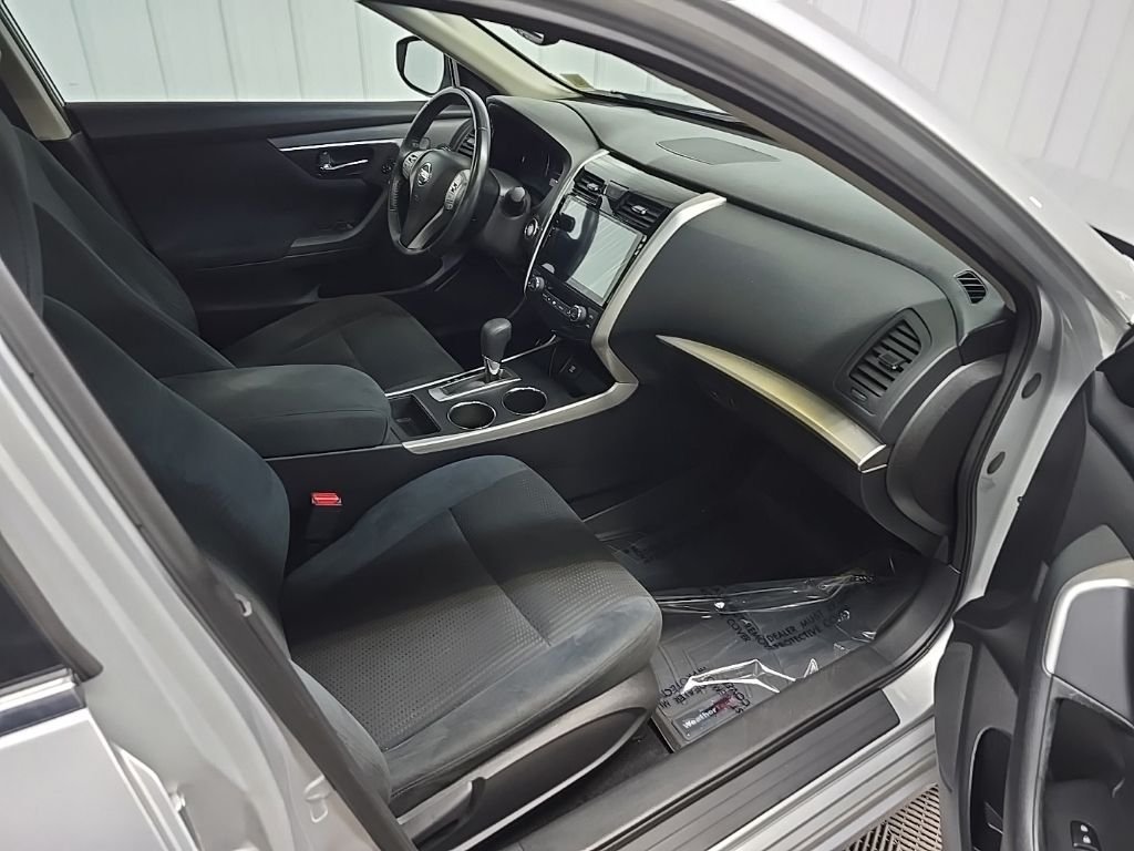 Used 2015 Silver Nissan 2.5 SV image 16