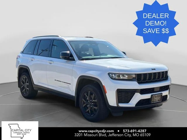 New 2026 Bright White Clear-Coat Exterior Paint Jeep Altitude image 1