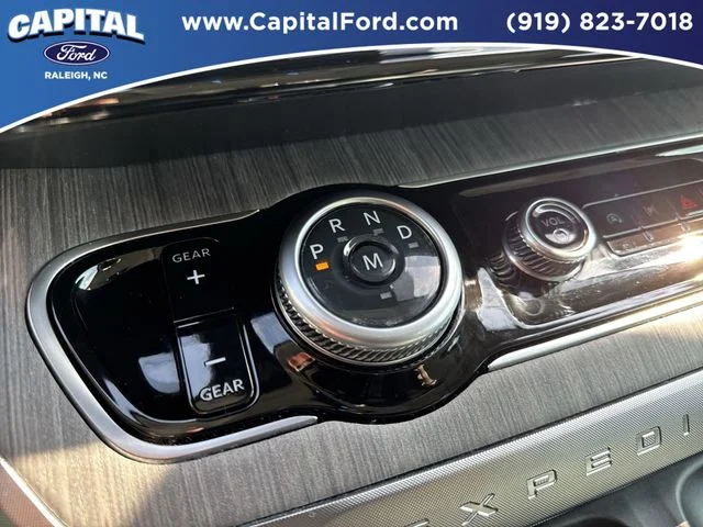 Used 2025 White Ford Platinum image 31