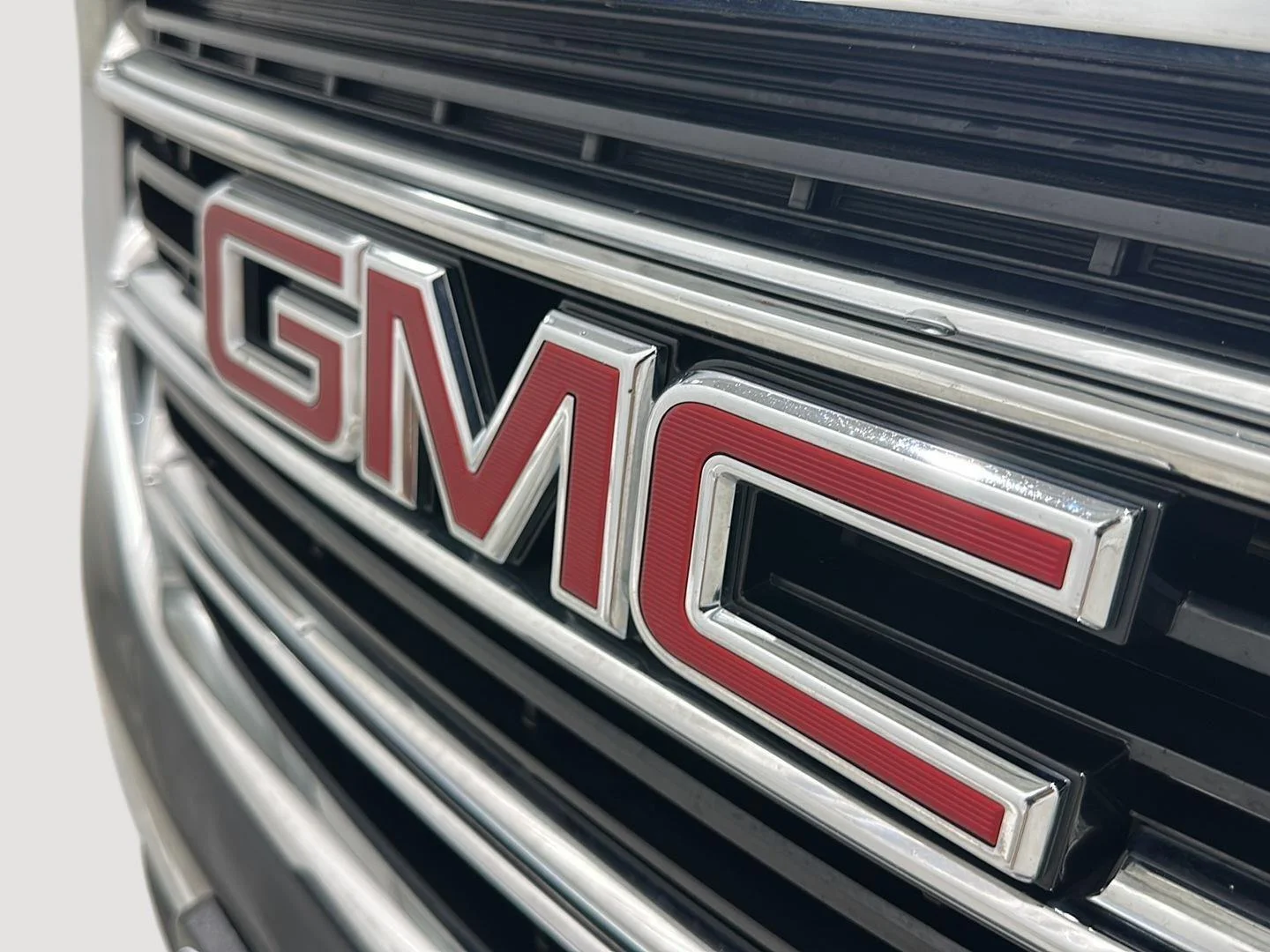 Used 2019 EBONY TWILIGHT METALLIC GMC SLT image 27