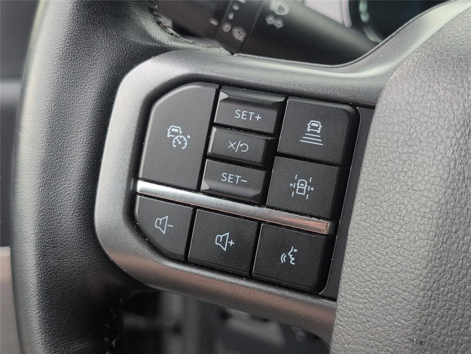 Used 2022 Iconic Silver Ford LARIAT image 28